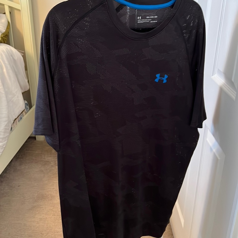 XXL loose fit. XXL. Under Armor black shirt.